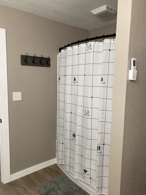 Combined shower/tub, towels, soap, toilet paper - Mountain Laurel House (Williamson)