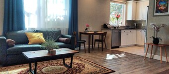 Flat at the Cork Oak · Sunny, central, quiet flat + yard