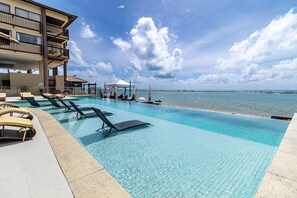 Outdoor pool - APTO Beira-Mar | Confortável | Barra Bali | Destino BSM 327 (Barra de São Miguel)