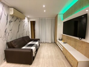Apartment | Living area | 50-inch Smart TV with cable channels, TV, Netflix