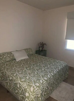 1 bedroom, desk, free WiFi, bed sheets