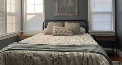 The Parson's Cottage - Charming, Cozy, Adorable!