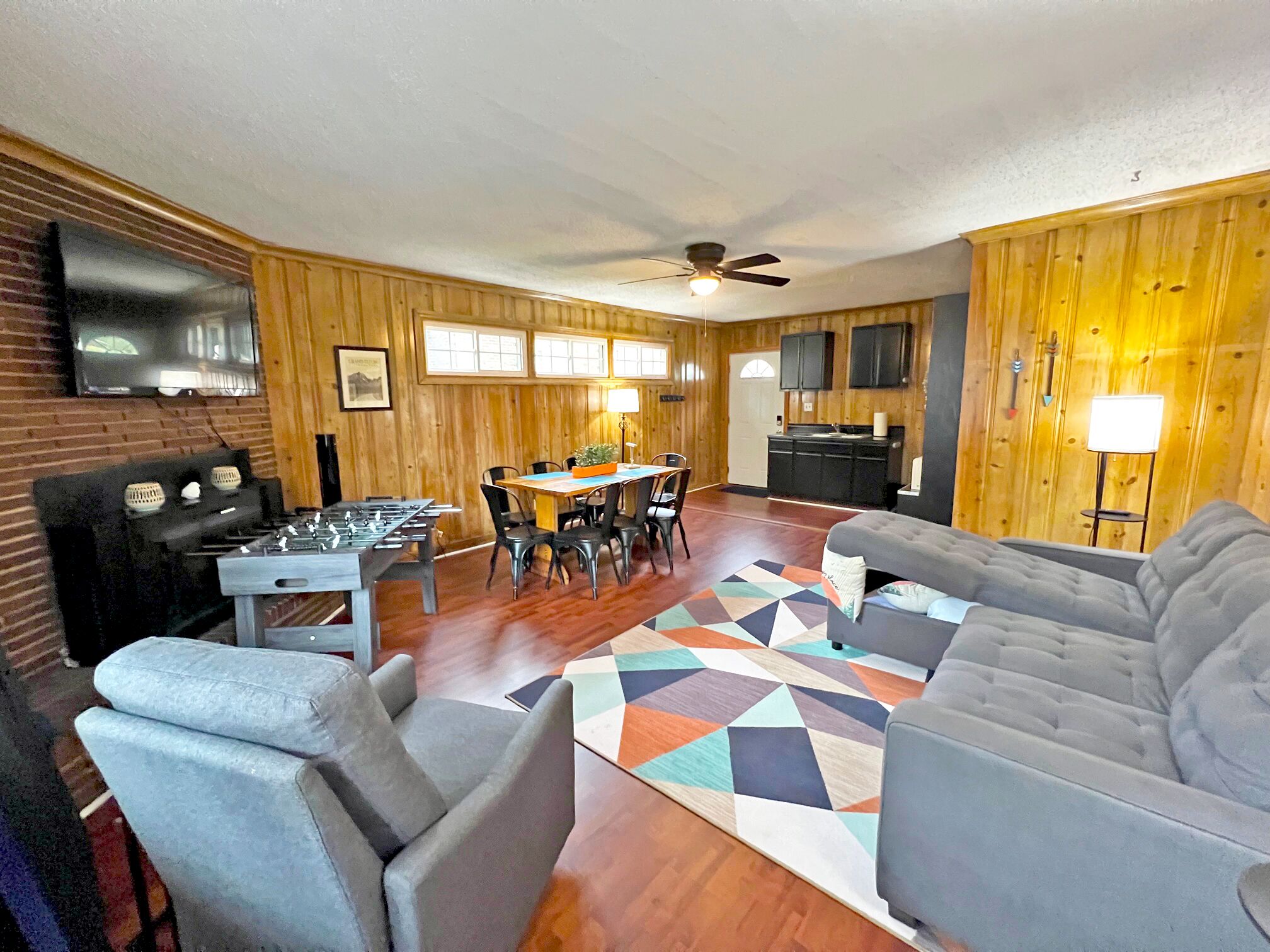 Urban Oasis 2~Uptown/South End & BoA Stadium, King Bed, Sleeps 8.