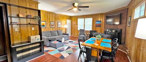 Téléviseur connecté, Netflix, Hulu, table de baby-foot