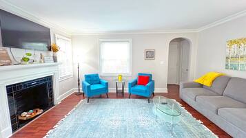 Smart TV, Netflix, Hulu, foosball