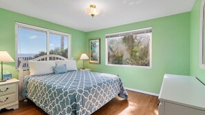 5 bedrooms, desk, iron/ironing board, travel cot