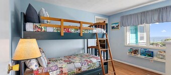 Carpe Beachiem Home, Ocean Views & Dual Decks