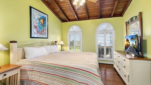 5 habitaciones, escritorio y tabla de planchar con plancha 