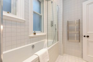 Bañera, secador de pelo