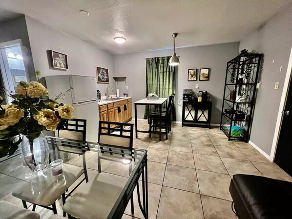 Dining - Premium Studio A w/private yard (Roswell)