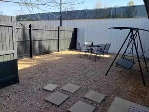 Outdoor dining - Premium Studio A w/private yard (Roswell)
