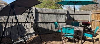 Chic Studio B w/private yard