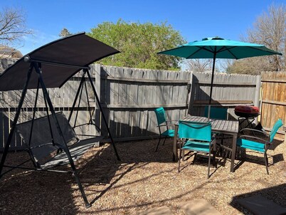 Chic Studio B w/private yard