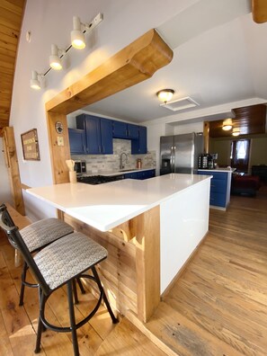 雪櫃、微波爐、焗爐、爐具