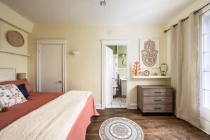 1 slaapkamer, een bureau, een strijkplank/strijkijzer, gratis wifi