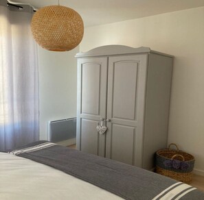 1 bedroom, iron/ironing board, travel cot, free WiFi
