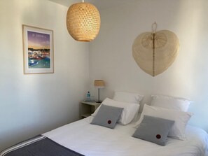 1 slaapkamer, een strijkplank/strijkijzer, reisbedje, gratis wifi