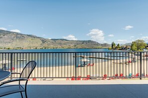 Standaard studio suite, meerdere bedden, niet-roken, uitzicht op meer | Individueel gedecoreerd, individueel gemeubileerd