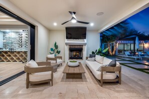 TV, videogiochi, lettore DVD, impianto stereo