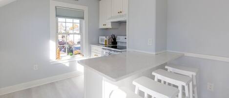 冰箱、微波炉、烤箱、炉灶