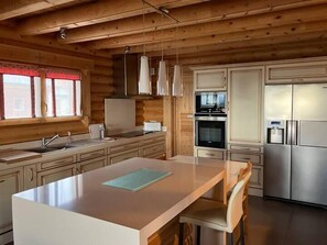 冷蔵庫、電子レンジ、オーブン、食器洗い機