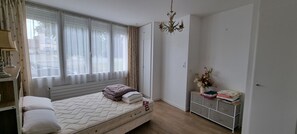 2 bedrooms, desk, iron/ironing board, travel cot