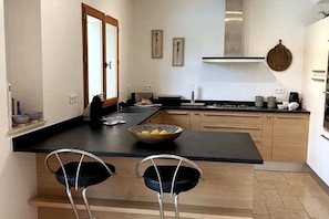Fridge, microwave, oven, stovetop - Idyllic 5-bedroom property on the French Riviera. (Grasse)