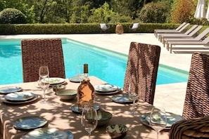 Outdoor dining - Idyllic 5-bedroom property on the French Riviera. (Grasse)