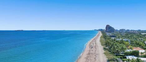 Beach nearby, sun-loungers, beach towels