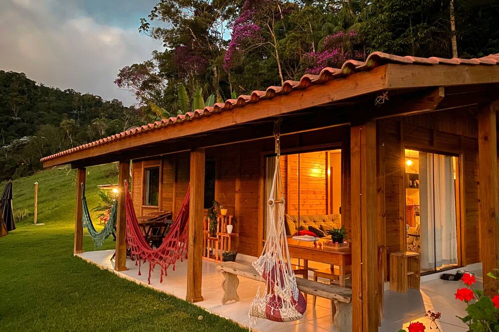 Mountain house with waterfall view in the Caravaggio Circuit! Sta Teresa-ES.