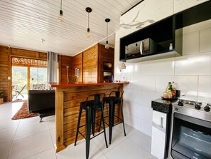 Refrigerador, microondas, parrilla de estufa y lavavajillas