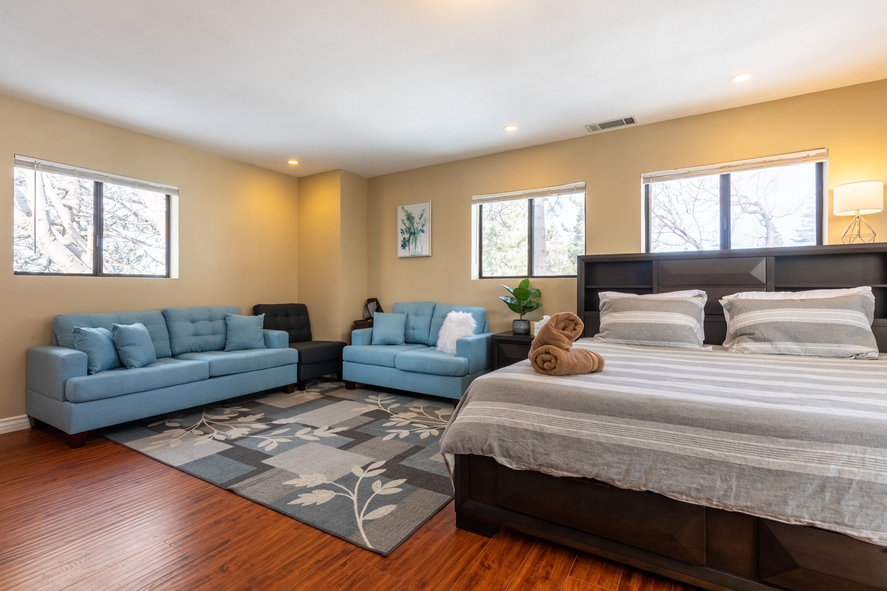 6 bedrooms, desk, free WiFi, bed sheets