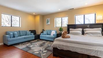 6 bedrooms, desk, free WiFi, bed sheets