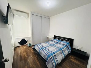 2 chambres, coffres-forts dans les chambres, fer et planche Ă repasser