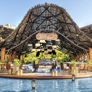 Bar (on property) - Gorgeous suite Grand Mayan Cabo sleeps 4 (San José del Cabo)