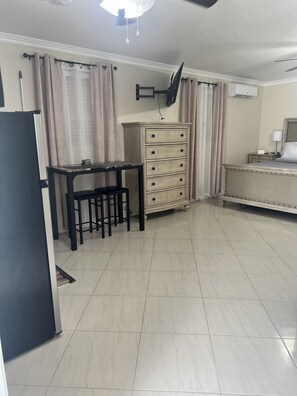 1 bedroom, desk, iron/ironing board, free WiFi
