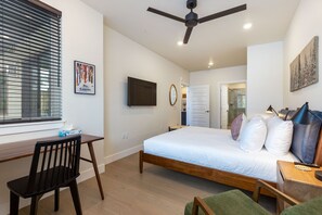 2 bedrooms, desk, iron/ironing board, free WiFi - Luxury Condo, Hot Tub, Balcony, Shuttle to Ski Slopes (Keystone)
