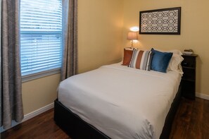 1 dormitorio, escritorio, tabla de planchar con plancha y wifi gratis