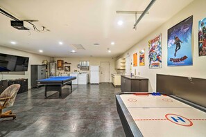 Games room - Game Room + Mtn Views: Lake Havasu Escape! (Lake Havasu City)