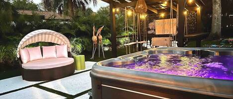 Outdoor spa tub