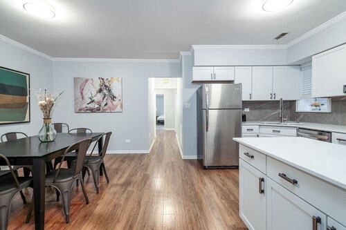 Beautiful, Remodeled Penthouse Unit in Old Town!