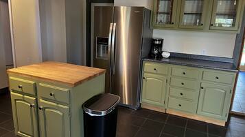 Refrigerador, horno, parrilla de estufa y lavavajillas