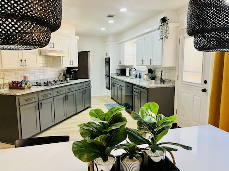 Private kitchen. Texan Oasis - Central - Family Friendly