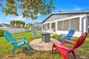 Terrace/patio - Retreat with Pool, Jacuzzi, Game Room, BBQ, Movie Theater & Fire Pit near Disney (Davenport)