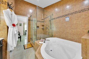 Dusche, Whirlpool, Haartrockner, Bidet