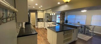 Ocala Oasis-3 Bedrooms and Heated Pool!