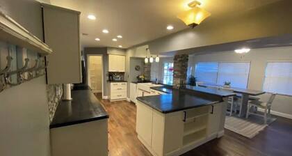 Ocala Oasis-3 Bedrooms and Heated Pool!