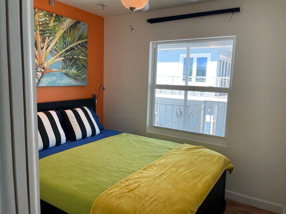 Spacious Family Friendly Home on Intercoastal canal with boat access