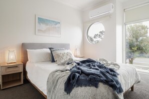 3 soverom, skrivebord, strykejern/-brett og wi-fi (inkludert)