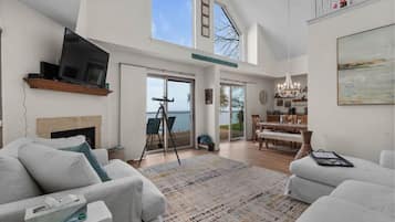 Televisio, takka, videopelejä